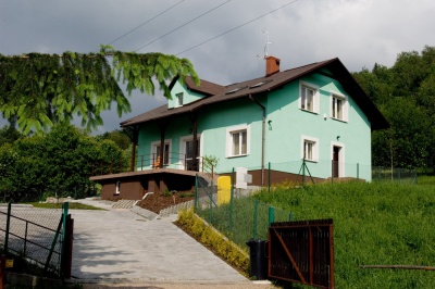 dom z zewnątrz