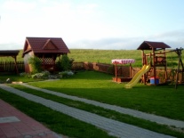 podwórko-plac zabaw